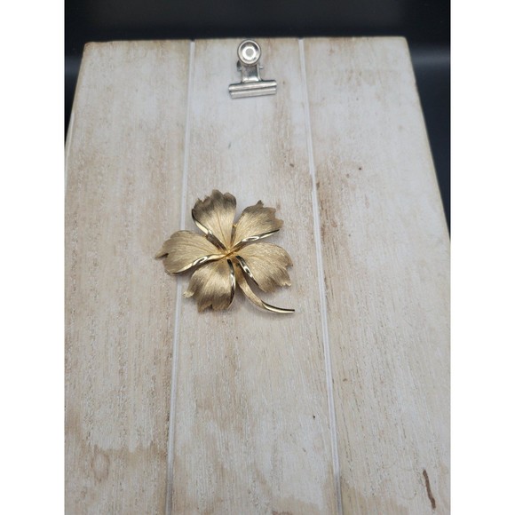 Crown Trifari Goldtone statement leaf brooch